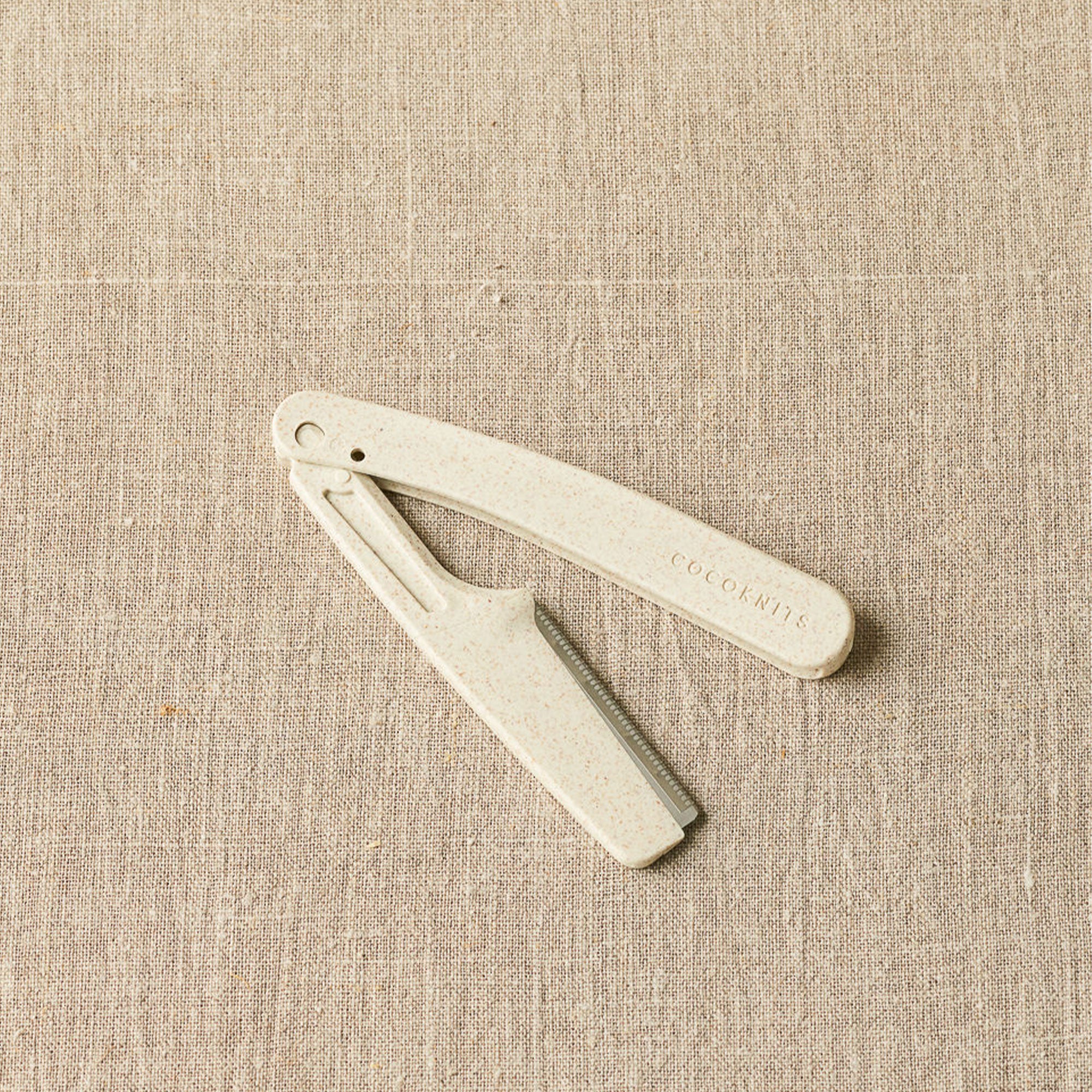 Cocoknits Sweater Care Collection - Fuzz Off Comb - Zoom Image