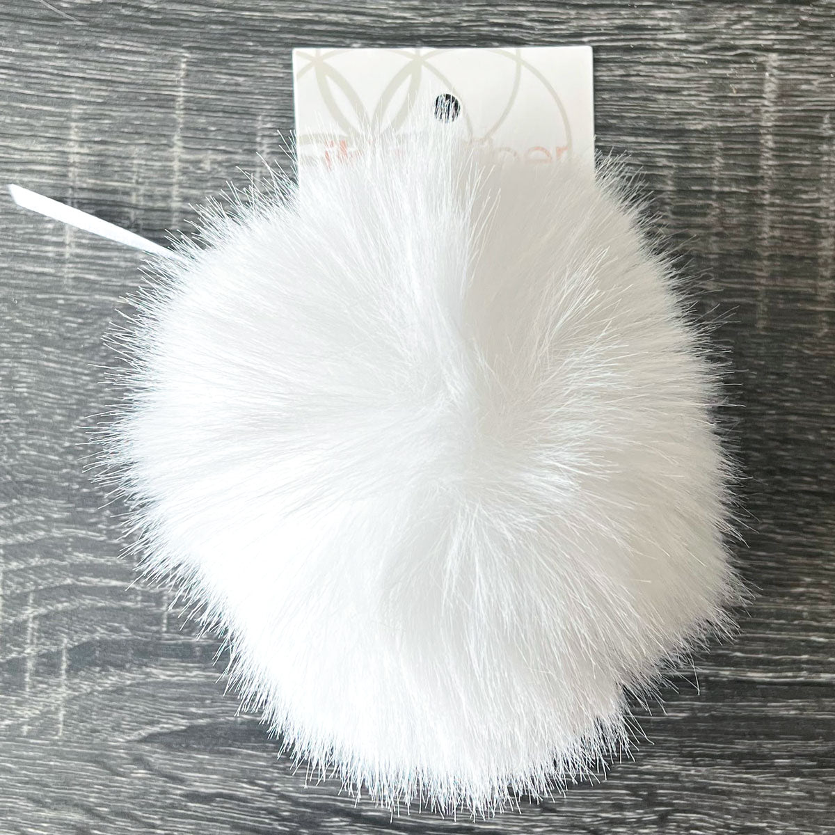 Ikigai Fiber Faux Luxe Pom Poms - XL Lux White - Extra Image
