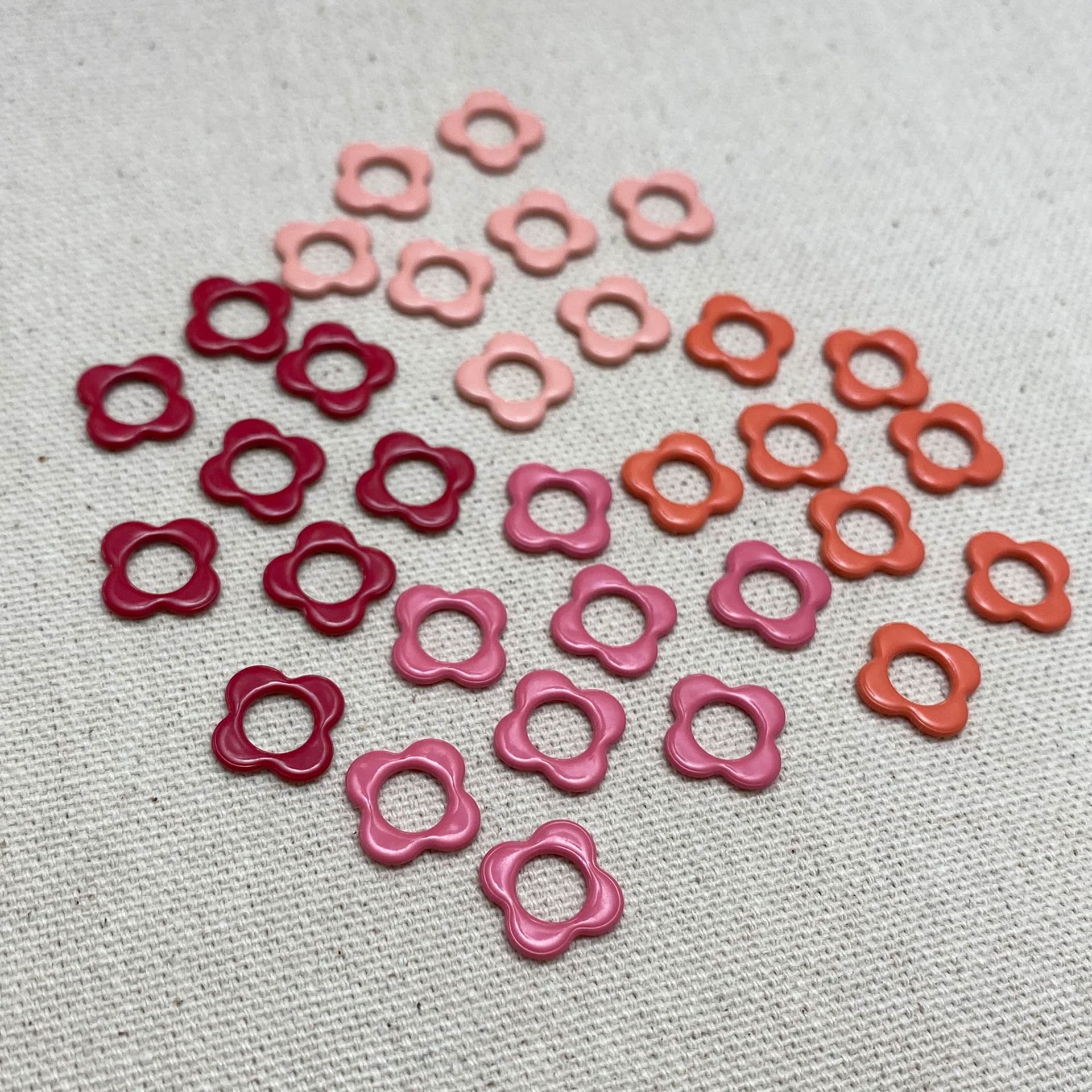 Allstitch Studio Seamless Stitch Markers - Small - Flower Warm Tones - Zoom Image
