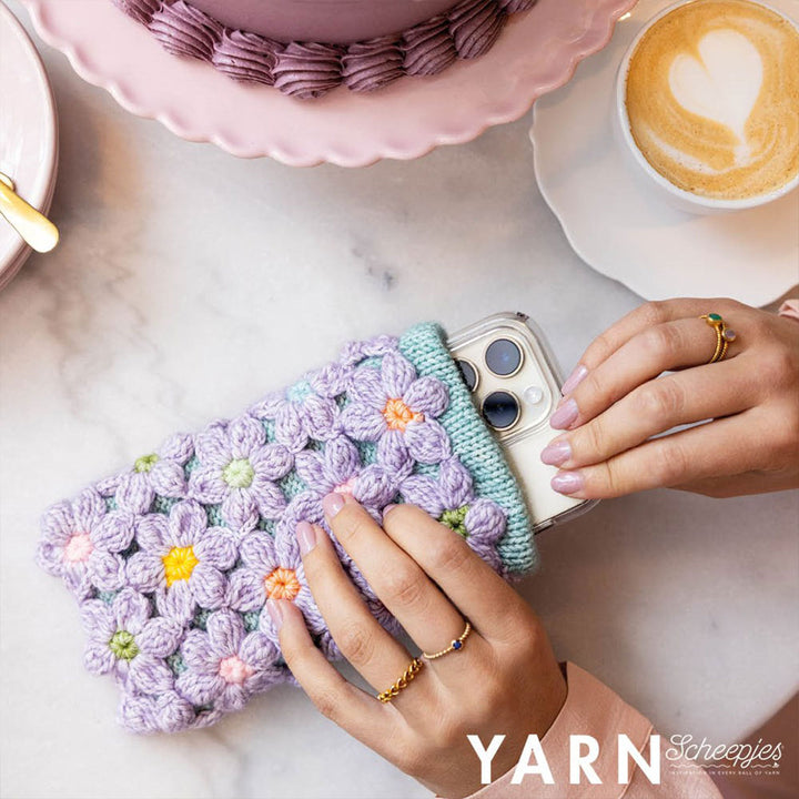 Scheepjes YARN Bookazine - Number 17 - Patisserie - Extra Image