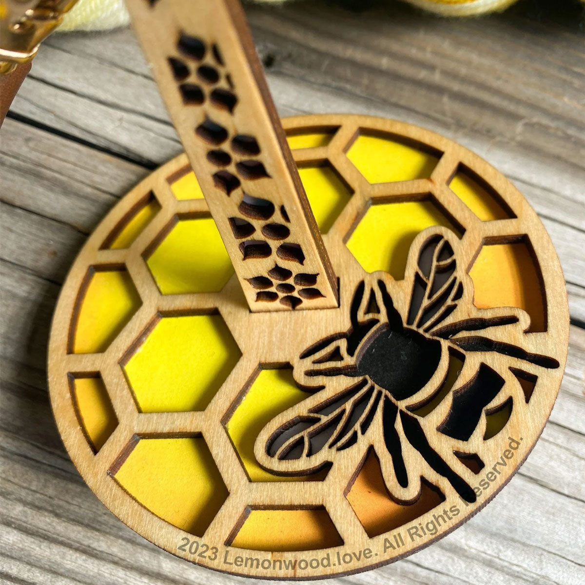 Lemonwood Not-so-Mini Minder - Large Honeybee - Extra Image