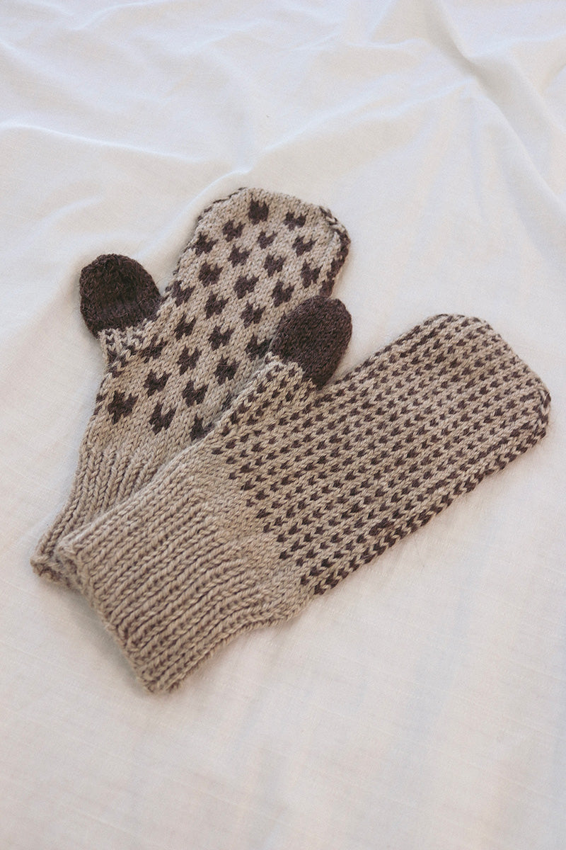 Yarn Citizen Palm of Hearts Mittens Kit - Extra Image