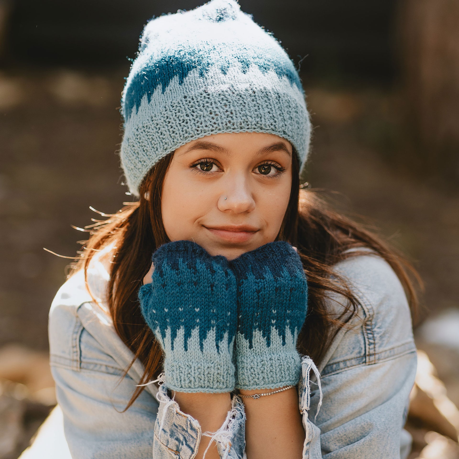 Yarn Citizen In Transition Hat and Mitts Kit - Zoom Image