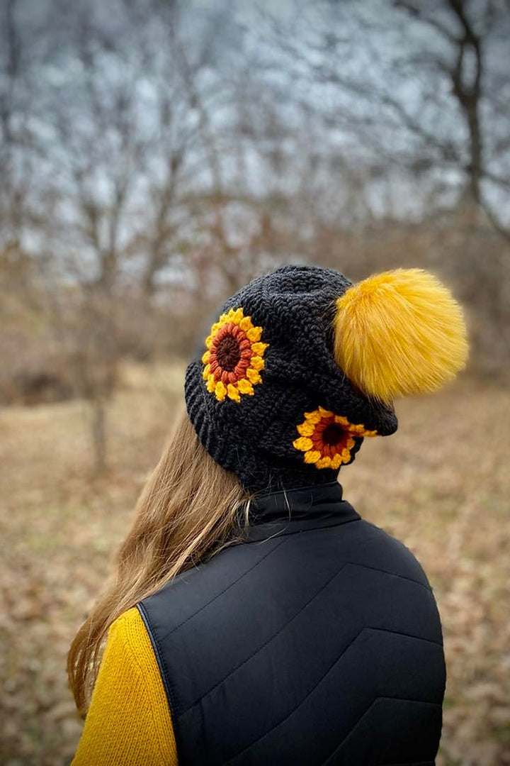 Cascade Winter Flower Beanie Kit - Extra Image